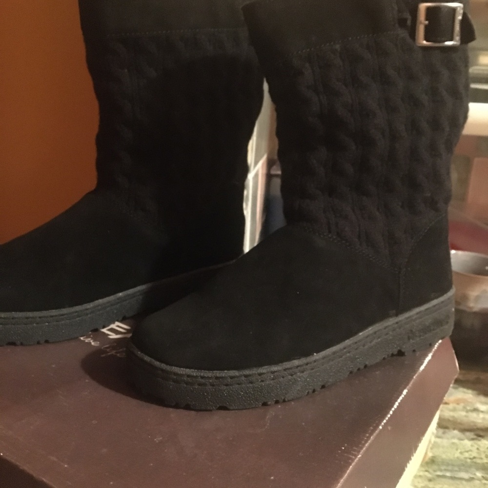NWT Black Suede & Sheepskin Cable Knit Buckle Bear Paw Candice Boots - Picture 6 of 13